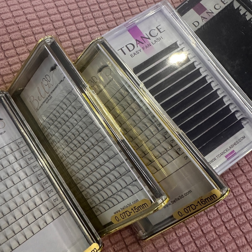 Long Eyelash Extension bundle - Picture 10 of 13